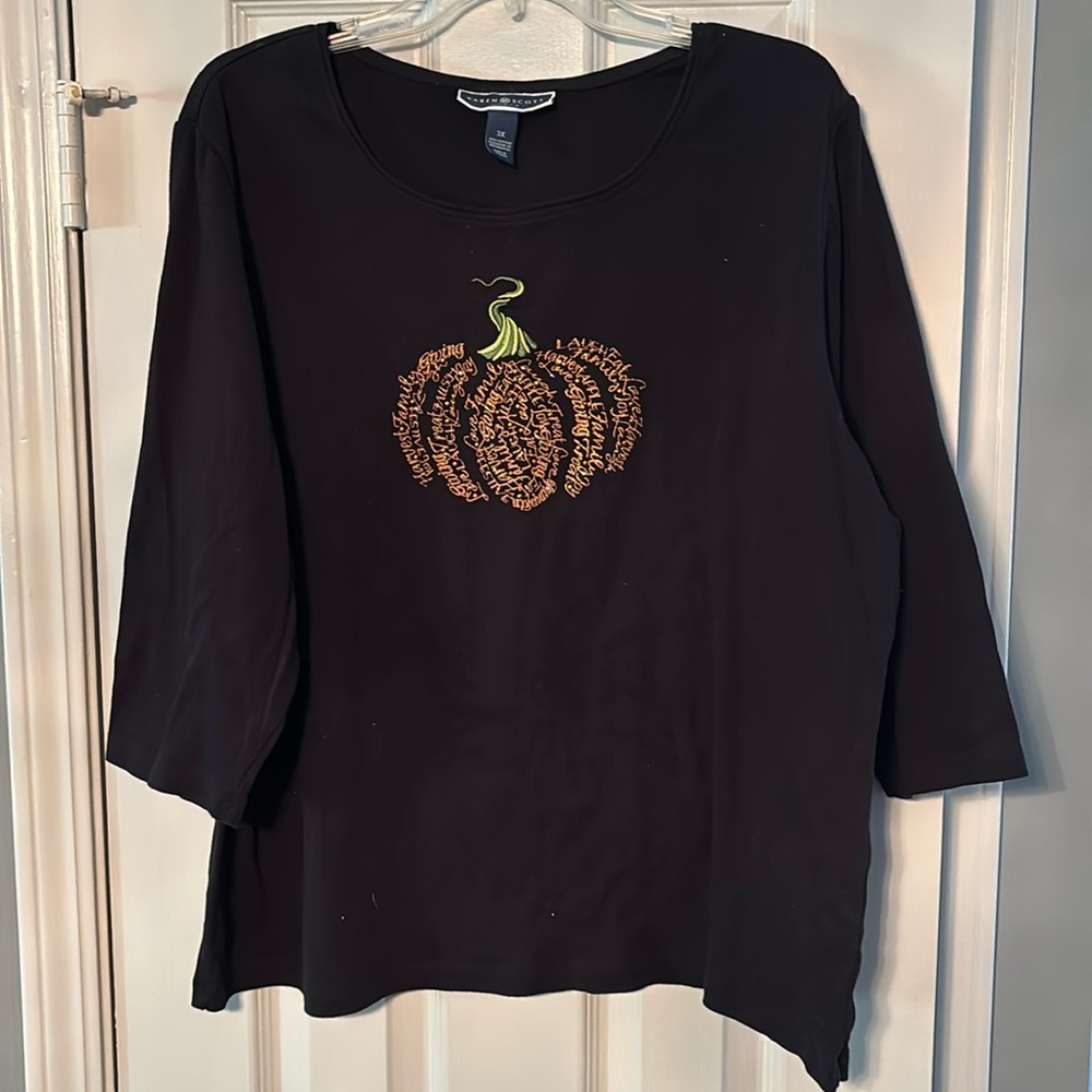 Karen Scott Woman Fall Halloween Pumpkin 3/4 sleeve black tee